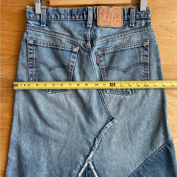 Levi’s denim maxi skirt, red tag. Designed by Canadian designer Preloved. - Picture 4 of 10